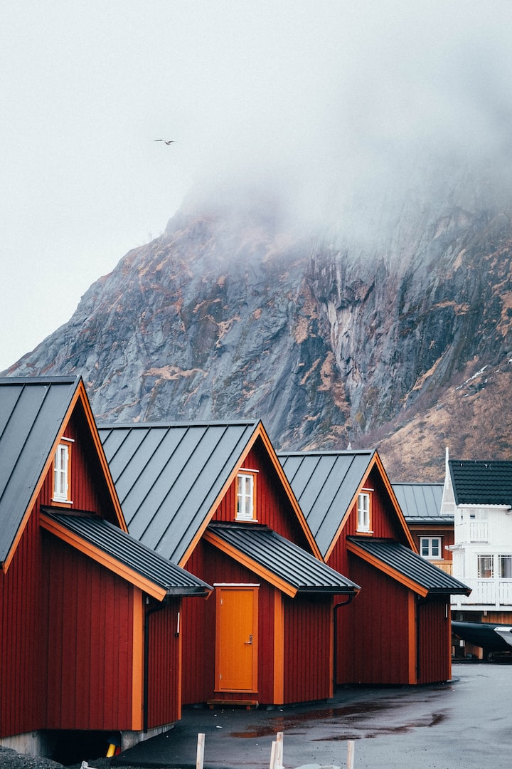 NOUHAUS TAK , taklägning, plåtslageri